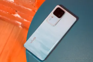 Vivo V30